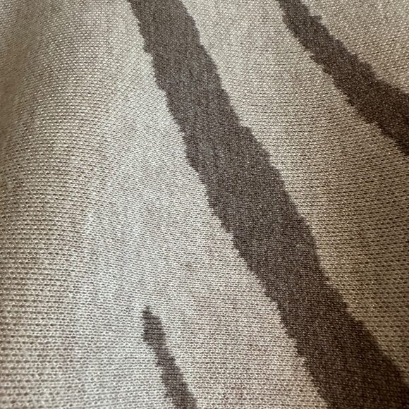 TAHARI Sweater Women's Beige Zebra Print Crew Neck Pullover Large - Picture 11 of 14